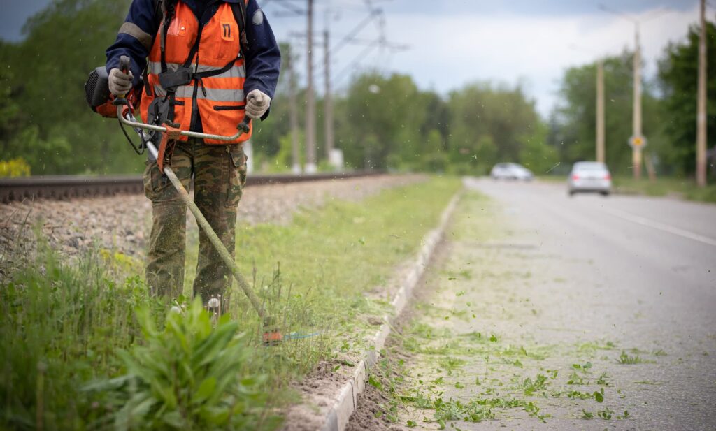 Lawn Mowing and edging Services in Fleming Island, FL